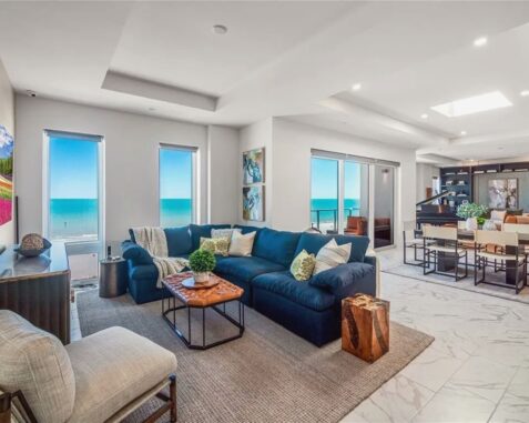 Modern Condo with 2 Bedrooms, 3.5 Baths
