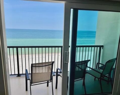 Penthouse Corner Condo with Rooftop Pool