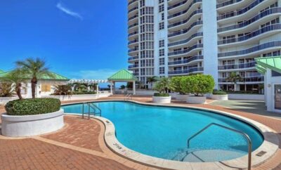 Beachfront 2-Bedroom Lanai with Pool Access